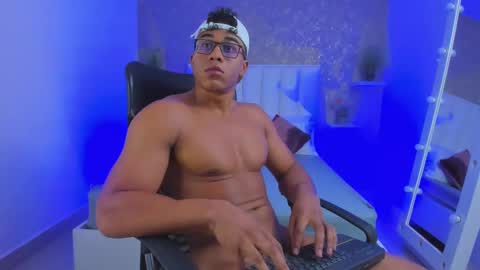 Snapshot of sam_rouge chatting on February 19, 11:36 pm sam_rouge online show from February 19, 11:36 pm