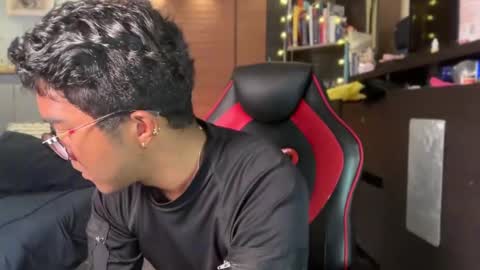 SAMUEL THOMPSON online show from March 4, 9:11 pm