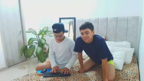 Snapshot of sam_tnt9 chatting on March 30, 5:47 pm sam_tnt9 online show from March 30, 5:47 pm