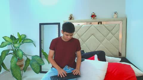 Snapshot of sam_tnt9 chatting on April 8, 7:47 pm sam_tnt9 online show from April 8, 7:47 pm
