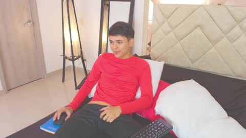 Snapshot of sam_tnt9 chatting on May 28, 3:42 pm sam_tnt9 online show from May 28, 3:42 pm