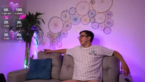 Sam Y Sen online show from December 6, 10:52 pm