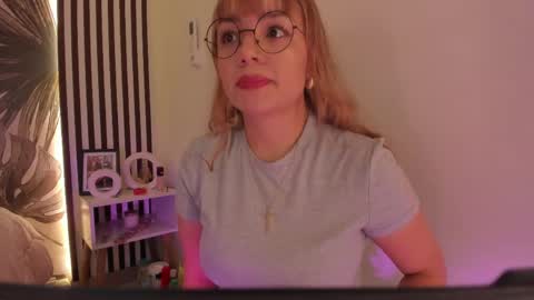 Snapshot of samaantha_white_ chatting on April 30, 11:38 am Samaantha online show from April 30, 11:38 am