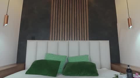   online show from December 14, 12:32 pm