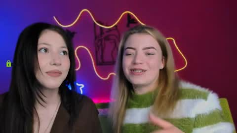 Snapshot of samanta_drive chatting on May 2, 9:25 am samanta drive online show from May 2, 9:25 am