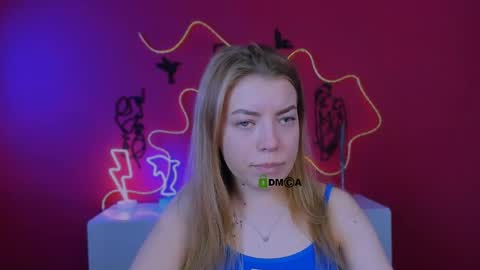 Snapshot of samanta_drive chatting on May 6, 5:35 am samanta drive online show from May 6, 5:35 am
