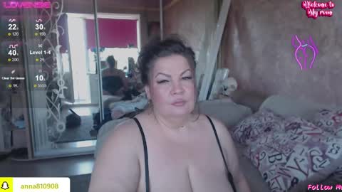 Snapshot of samanta_shy chatting on May 22, 9:04 am Marry online show from May 22, 9:04 am