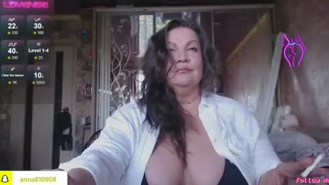 Snapshot of samanta_shy chatting on June 15, 10:17 am Marry online show from June 15, 10:17 am
