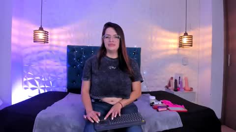 Snapshot of samantha_foxyy chatting on March 16, 10:52 am samantha_foxyy online show from March 16, 10:52 am