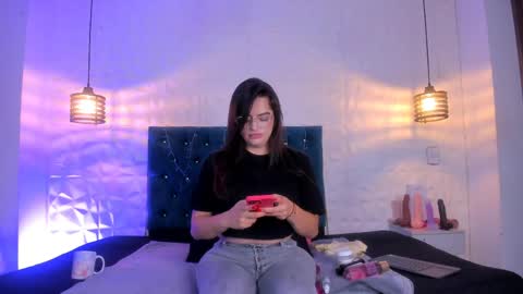 Snapshot of samantha_foxyy chatting on April 7, 10:48 am samantha_foxyy online show from April 7, 10:48 am