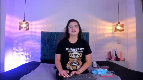 Snapshot of samantha_foxyy chatting on April 19, 11:42 am samantha_foxyy online show from April 19, 11:42 am