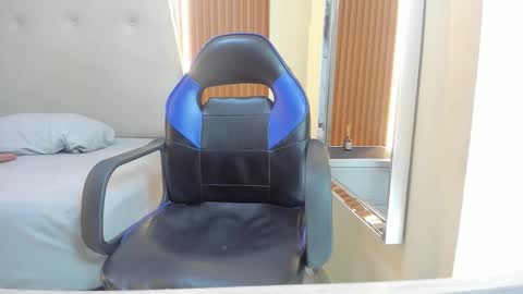    online show from February 9, 7:18 pm