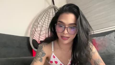 Snapshot of samanthabernardo_ chatting on June 7, 4:05 am Samantha Bernardo online show from June 7, 4:05 am