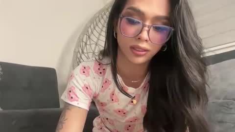 Snapshot of samanthabernardo_ chatting on June 11, 4:43 am Samantha Bernardo online show from June 11, 4:43 am