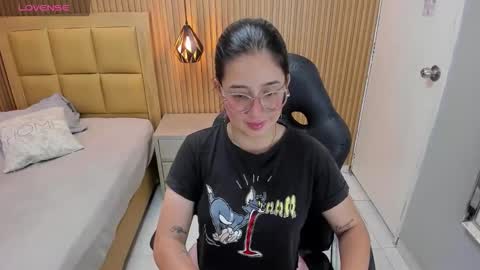 Snapshot of samanthafiore1 chatting on February 16, 12:23 pm online show from February 16, 12:23 pm