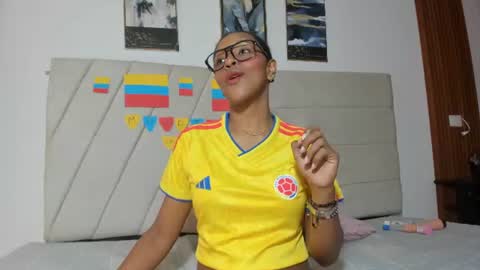 samaraa_smith1 online show from July 7, 12:20 pm