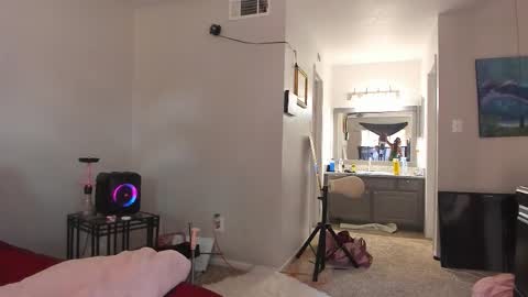 Yaya online show from November 12, 8:52 pm