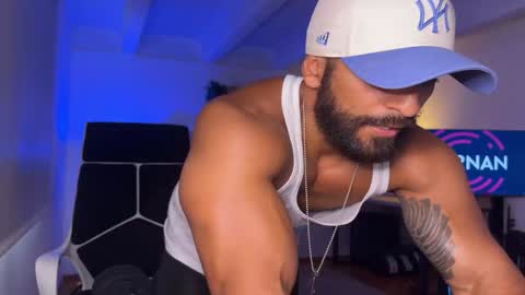 Snapshot of samdornan chatting on December 12, 4:53 pm Sam Dornan online show from December 12, 4:53 pm