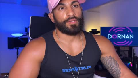 Snapshot of samdornan chatting on December 14, 11:34 pm Sam Dornan online show from December 14, 11:34 pm