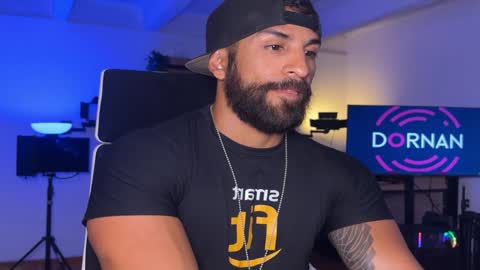 Snapshot of samdornan chatting on December 16, 12:26 am Sam Dornan online show from December 16, 12:26 am