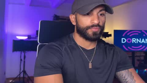 Snapshot of samdornan chatting on December 28, 5:25 pm Sam Dornan online show from December 28, 5:25 pm