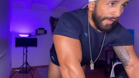 Snapshot of samdornan chatting on December 30, 10:55 pm Sam Dornan online show from December 30, 10:55 pm