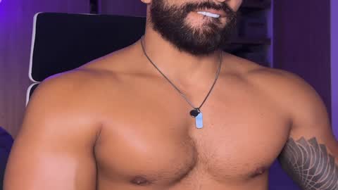 Snapshot of samdornan chatting on January 13, 1:45 am Sam Dornan online show from January 13, 1:45 am