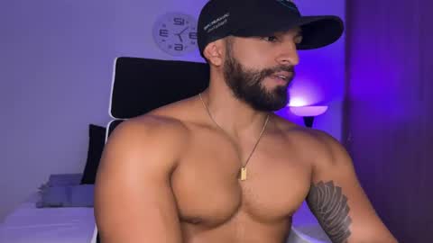 Snapshot of samdornan chatting on February 8, 12:06 am Sam Dornan online show from February 8, 12:06 am