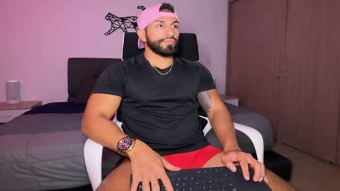 Snapshot of samdornan chatting on February 15, 12:04 am Sam Dornan online show from February 15, 12:04 am