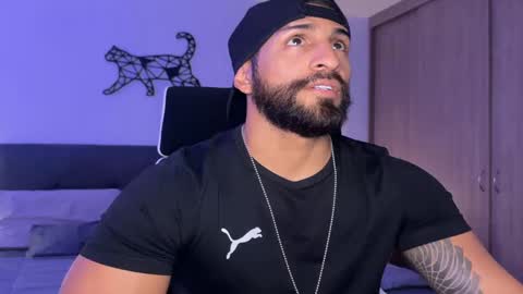 Snapshot of samdornan chatting on February 19, 9:14 pm Sam Dornan online show from February 19, 9:14 pm