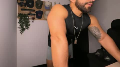 Snapshot of samdornan chatting on February 15, 12:18 am Sam Dornan online show from February 15, 12:18 am