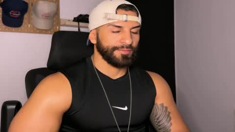 Snapshot of samdornan chatting on February 19, 1:12 am Sam Dornan online show from February 19, 1:12 am