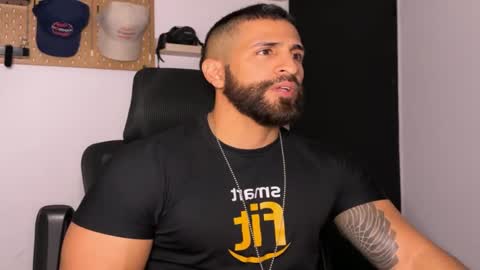 Snapshot of samdornan chatting on February 25, 12:42 am Sam Dornan online show from February 25, 12:42 am