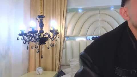 Snapshot of samevans_ chatting on December 18, 2:17 pm Sam online show from December 18, 2:17 pm