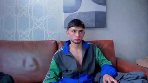 Snapshot of samevans_ chatting on December 21, 4:57 pm Sam online show from December 21, 4:57 pm