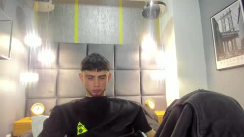 Snapshot of samevans_ chatting on December 24, 6:06 pm Sam online show from December 24, 6:06 pm