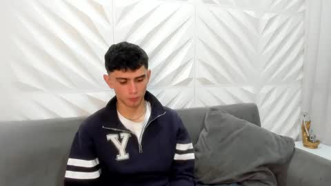 Snapshot of samevans_ chatting on January 2, 12:24 pm Sam online show from January 2, 12:24 pm