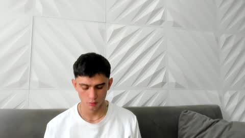 Snapshot of samevans_ chatting on January 2, 6:34 pm Sam online show from January 2, 6:34 pm