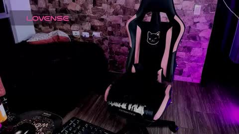 samiacooper25 online show from March 19, 3:21 am