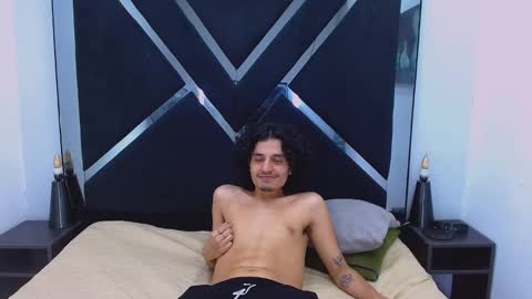 Snapshot of samisaturno chatting on February 25, 10:52 pm samisaturno online show from February 25, 10:52 pm