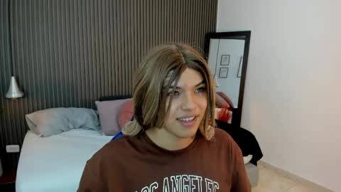 Snapshot of sammybrunette1 chatting on May 4, 3:13 am Axel online show from May 4, 3:13 am