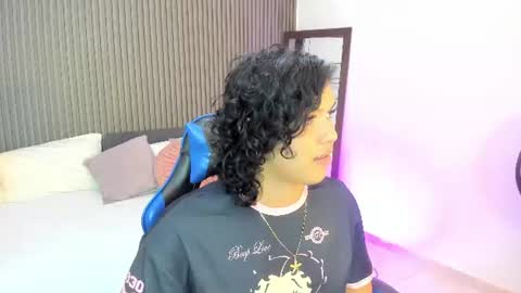 Snapshot of sammybrunette1 chatting on June 14, 11:07 pm Axel online show from June 14, 11:07 pm