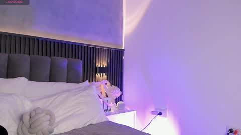 sammycutee online show from April 14, 3:45 am