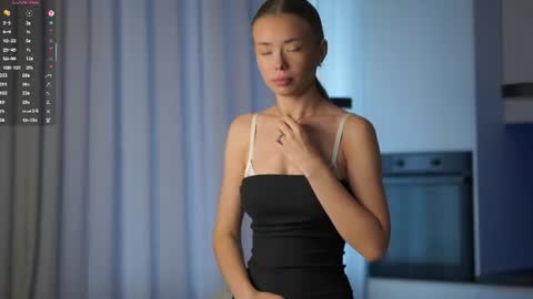 Vivienne online show from July 14, 1:08 am