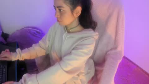 Snapshot of sammysammy_ chatting on April 6, 4:46 am online show from April 6, 4:46 am