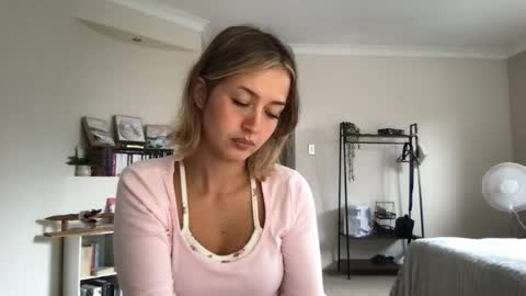 Snapshot of sammyygirlxx chatting on May 7, 12:27 am Sammy online show from May 7, 12:27 am