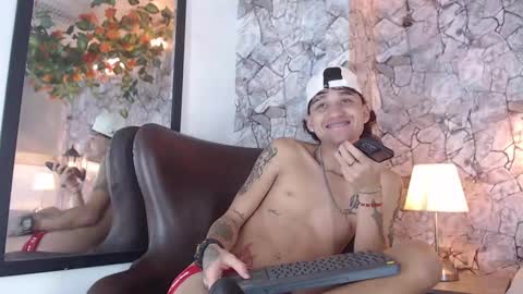 Snapshot of samueel_hilton chatting on December 13, 7:25 am samueel_hilton online show from December 13, 7:25 am