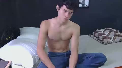 Snapshot of samuel_hills_ii chatting on September 29, 2:00 pm samuel_hills_ii online show from September 29, 2:00 pm