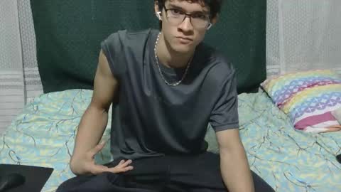 Snapshot of samuel_hills_ii chatting on February 17, 1:51 pm samuel_hills_ii online show from February 17, 1:51 pm