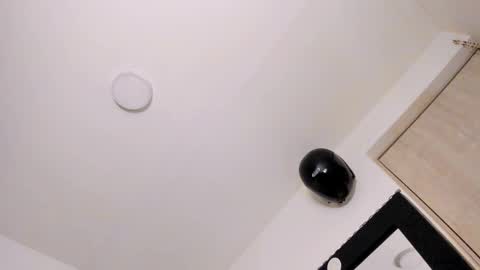   online show from March 15, 10:21 am